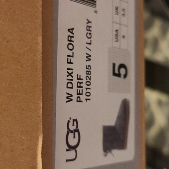 Womens UGGS size 5 - Picture 4 of 5